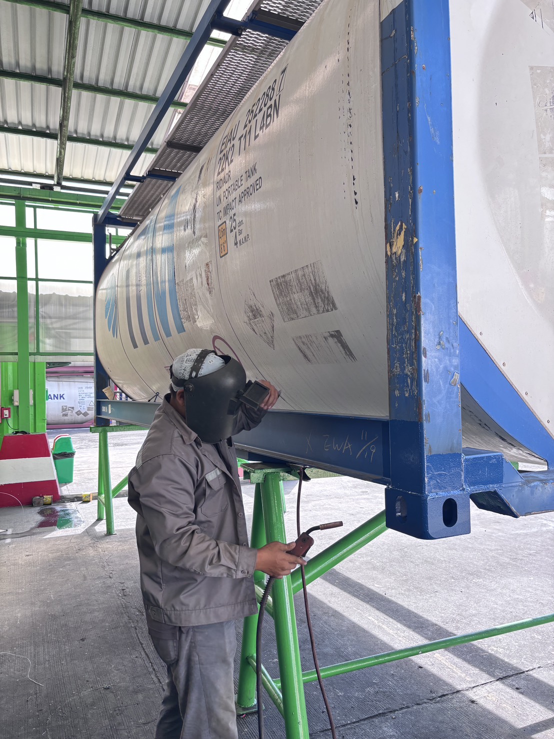 services-02 S 42737709 0